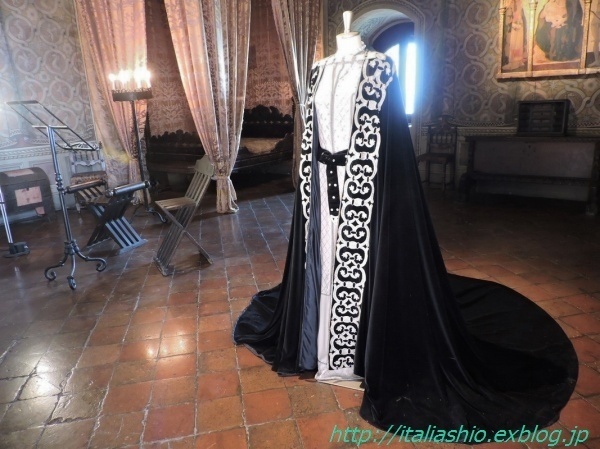 1-7 Costume di scena Francesca_GF.jpg