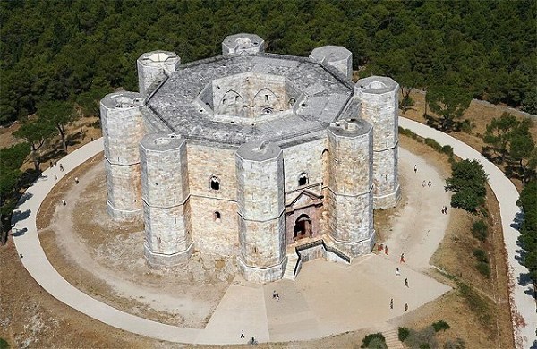 2-1-Castel del Monte -Andria-Bari.jpg